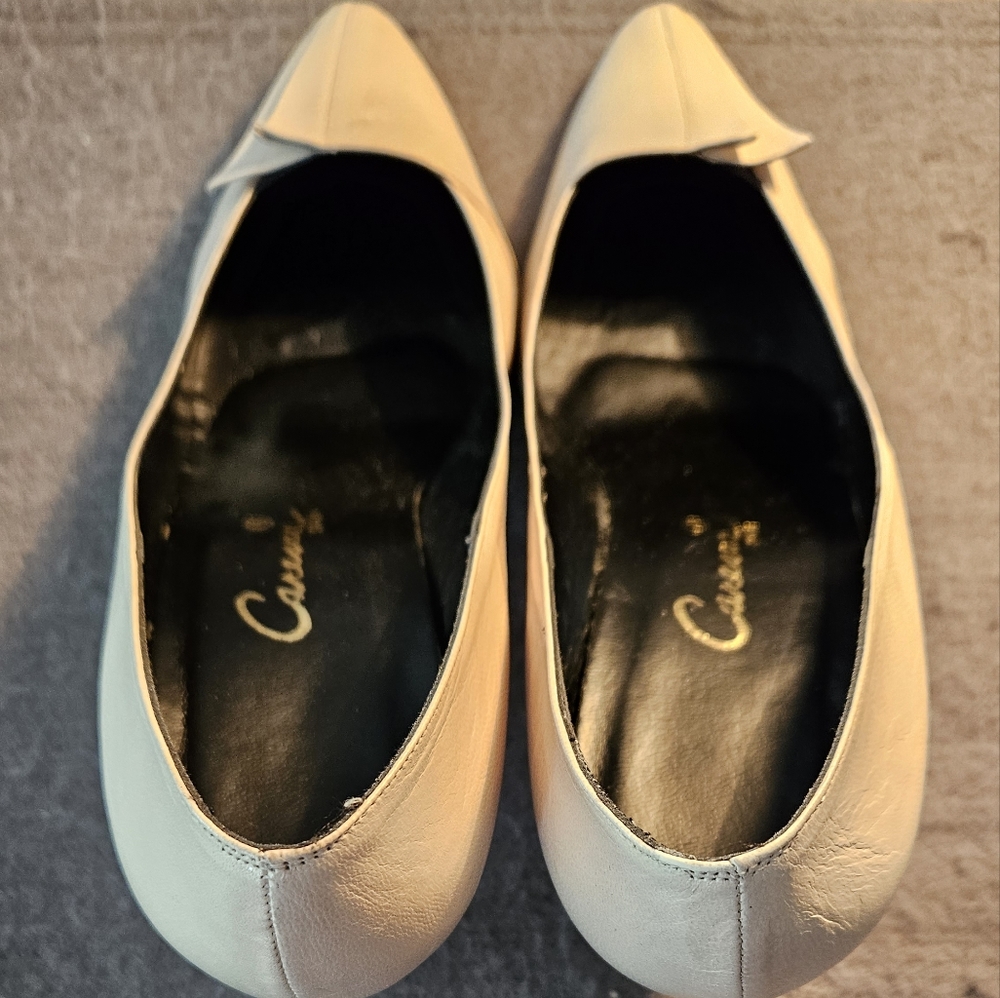 VTG Careesa Leather Pumps, Woman's Size 10, Ivory.